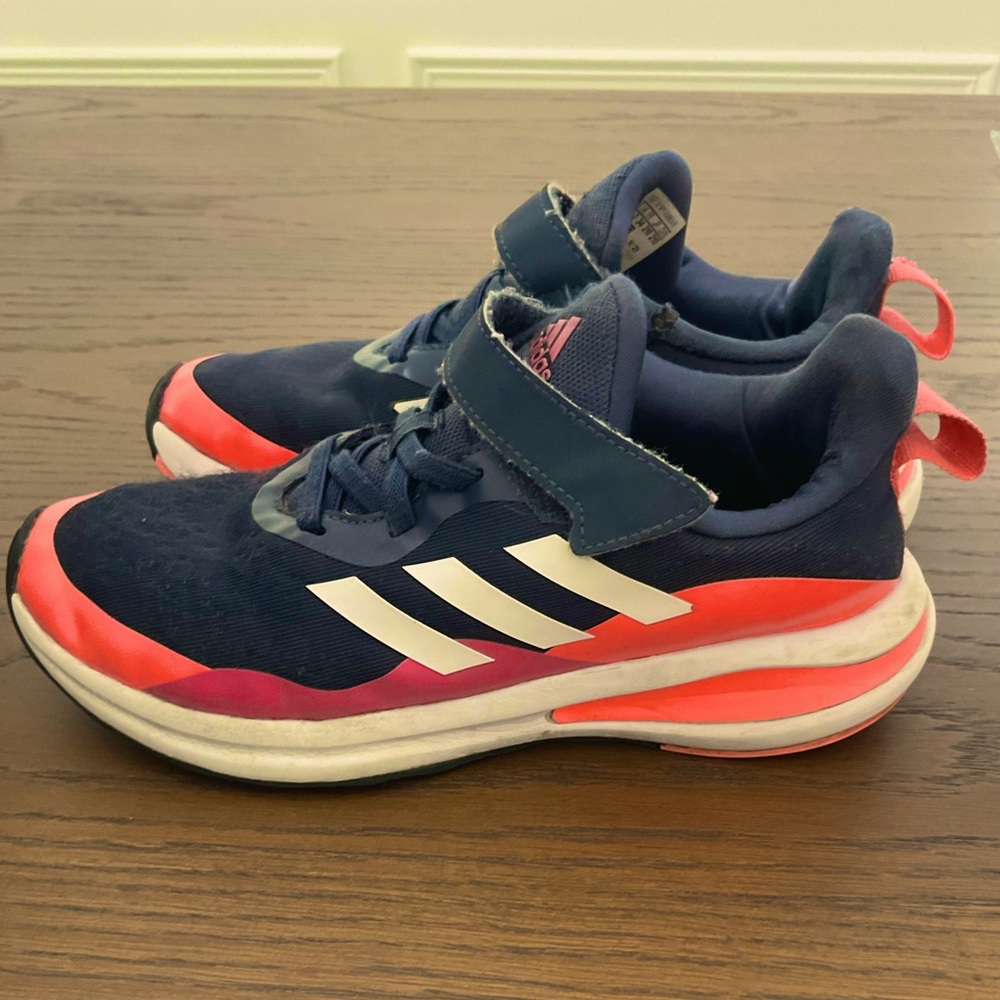 Pink and royal blue 😍 .kids adidas racer shoes size 2 1/2 (US).